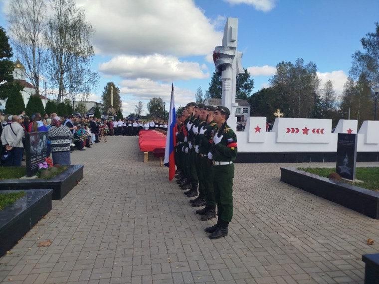 Захоронение останков 285 советских солдат, погибших в 1941,1943 годах.